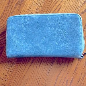 This is a Jewell by 31 wallet.